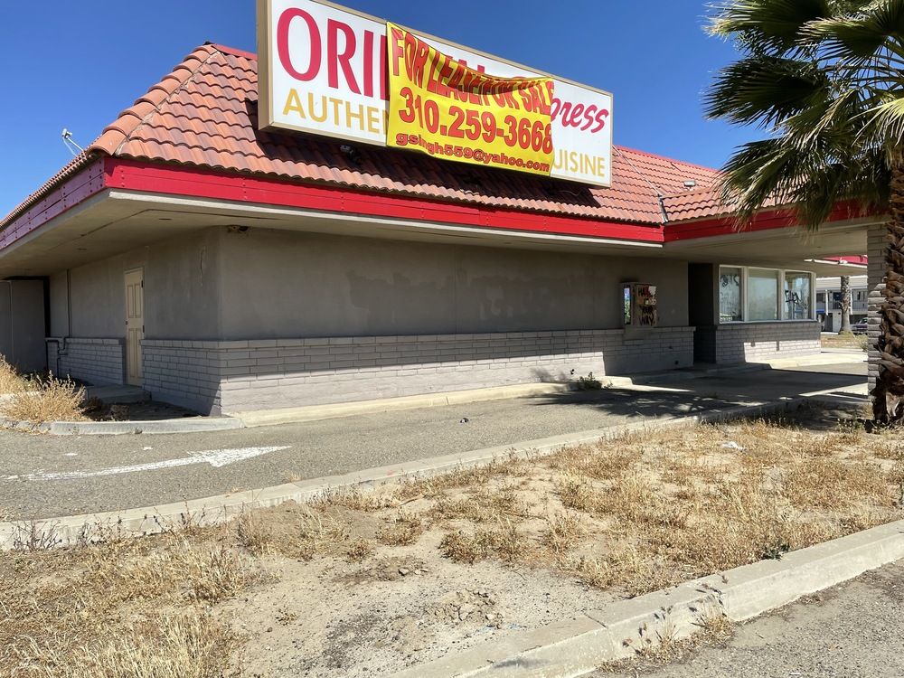 Freestanding Freeway Visible Restaurant + Equipment : 25014 W Dorris Ave, Coalinga, CA 93210